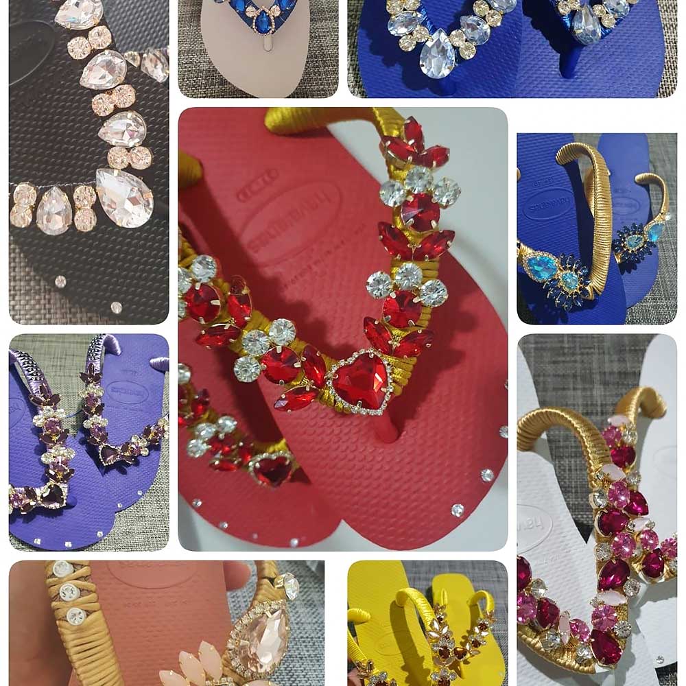 Un collage de unas chanclas havaianas decoradas con pedrería y flores de cristal.